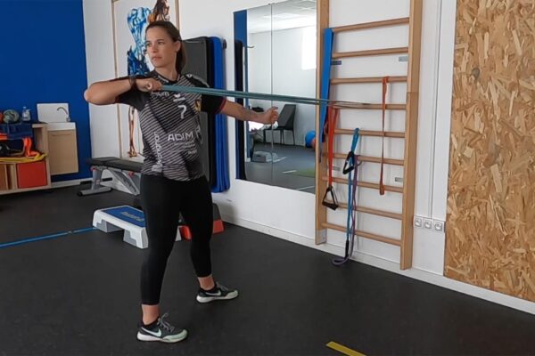 Renforcez vos épaules avec un élastique - épisode 1